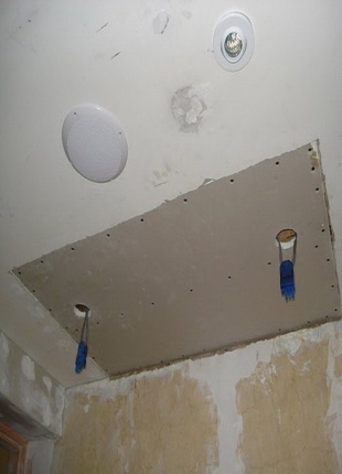 потолок из гипсокартона в ванной